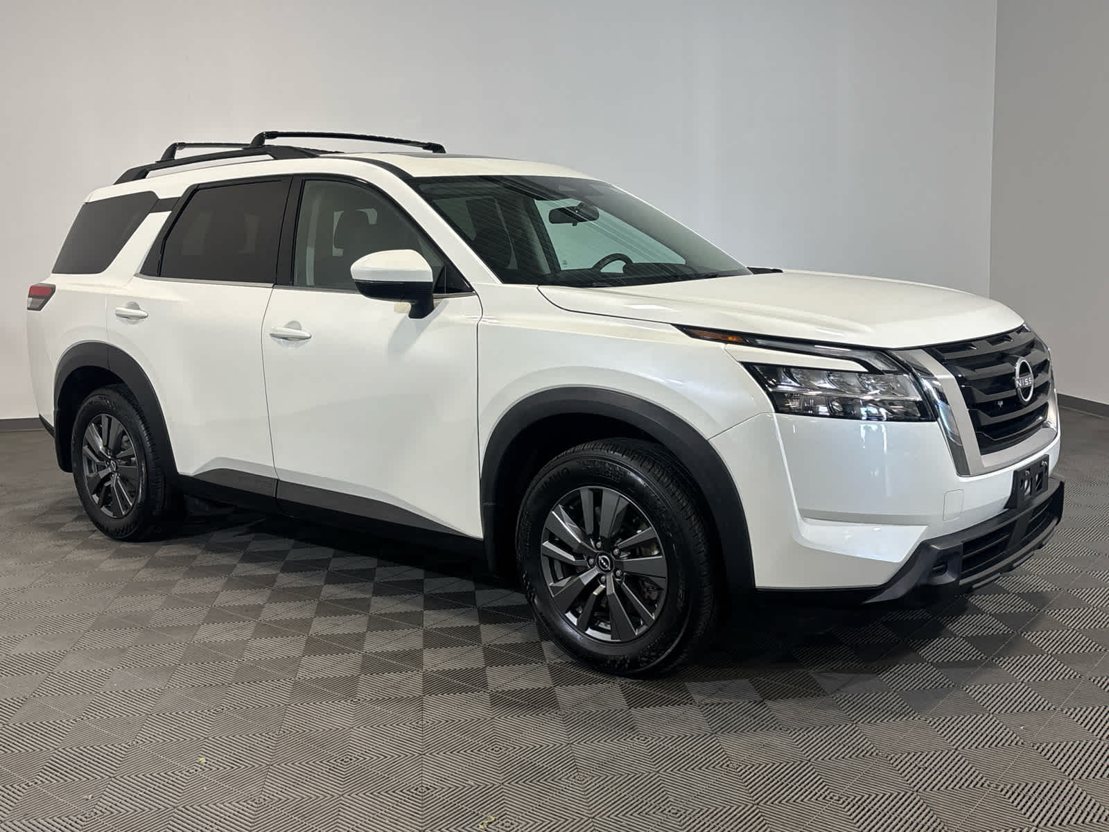 2022 Nissan Pathfinder SV