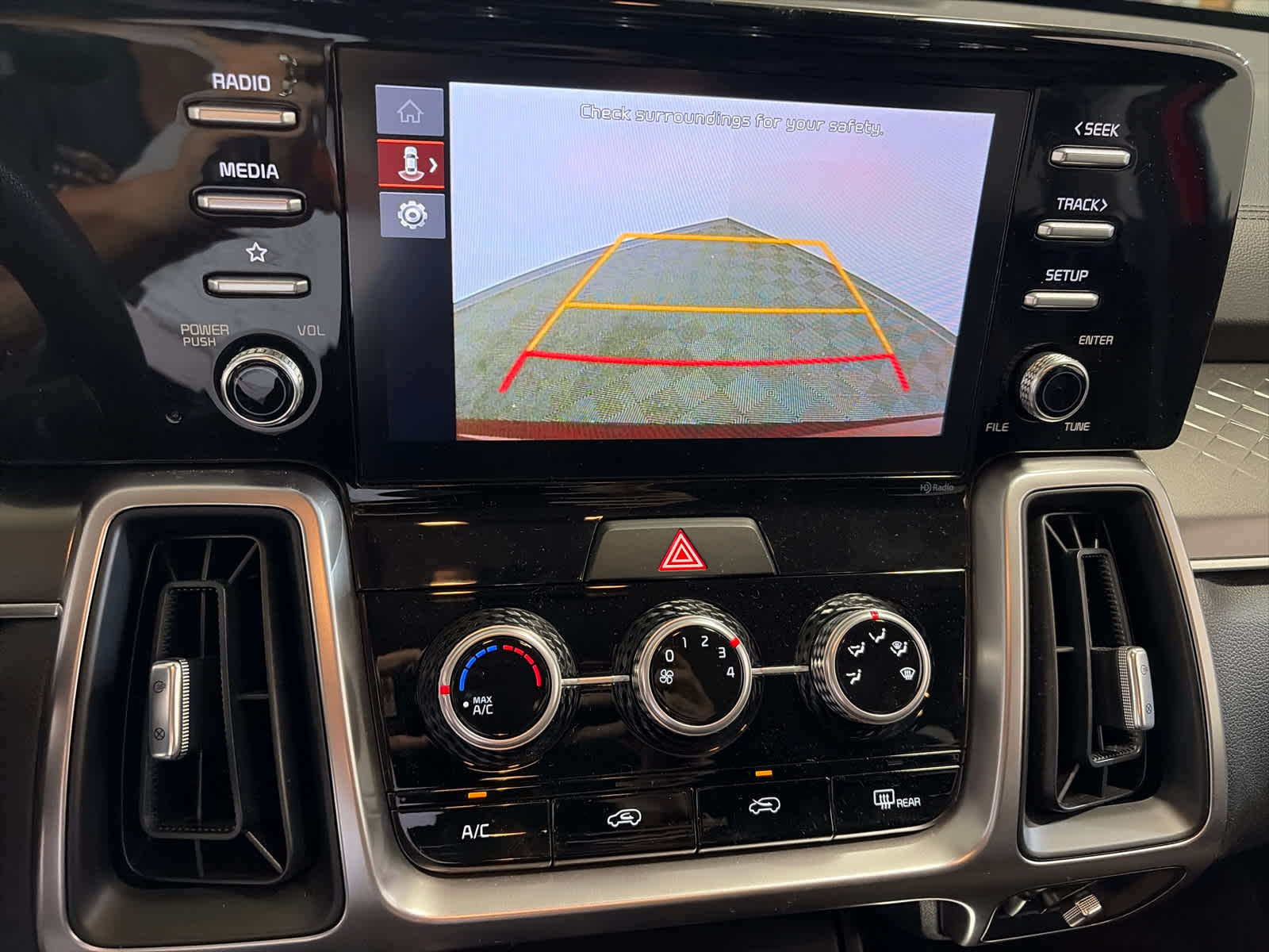 2023 Kia Sorento LX