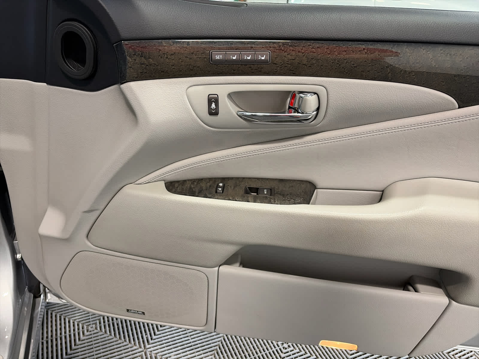 2010 Lexus LS 460 