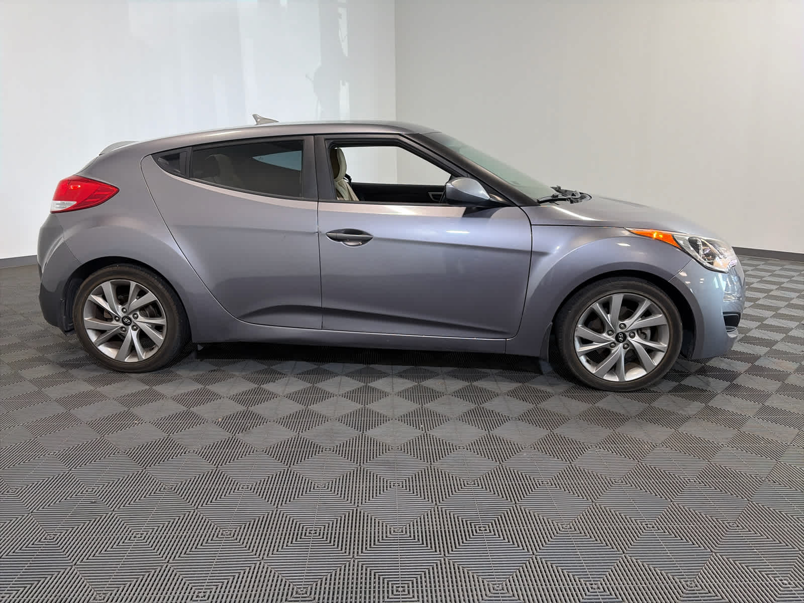 2016 Hyundai Veloster Base
