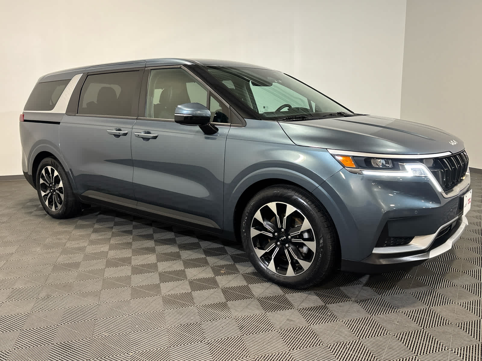 2024 Kia Carnival EX
