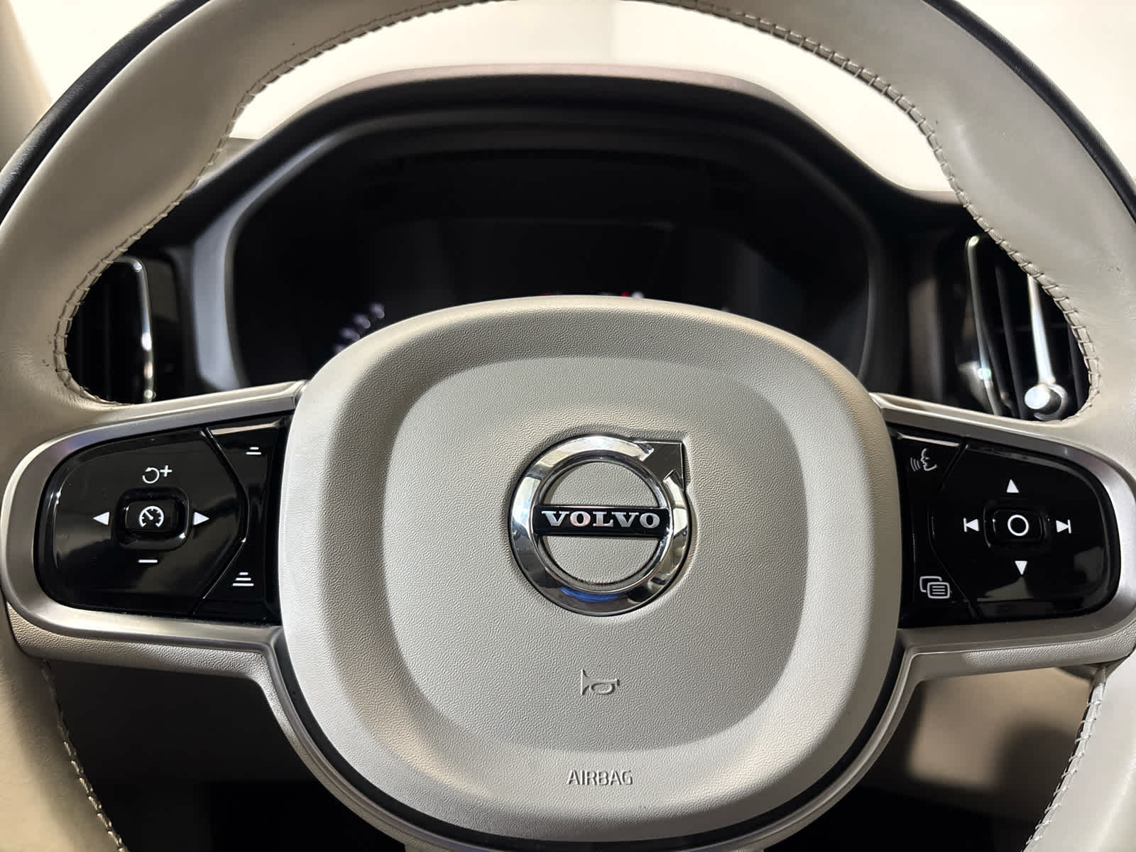 2023 Volvo XC60 Core
