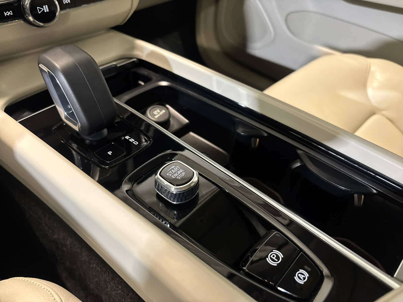 2023 Volvo XC60 Core