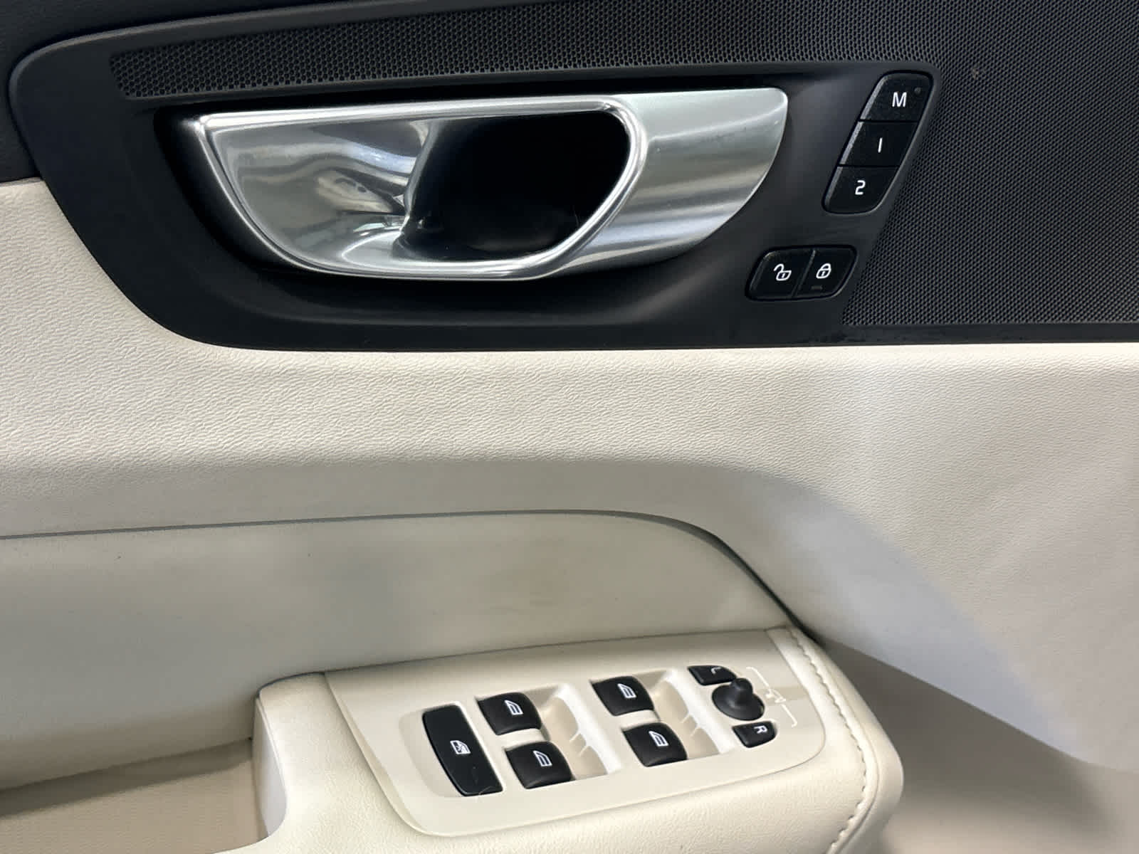 2023 Volvo XC60 Core