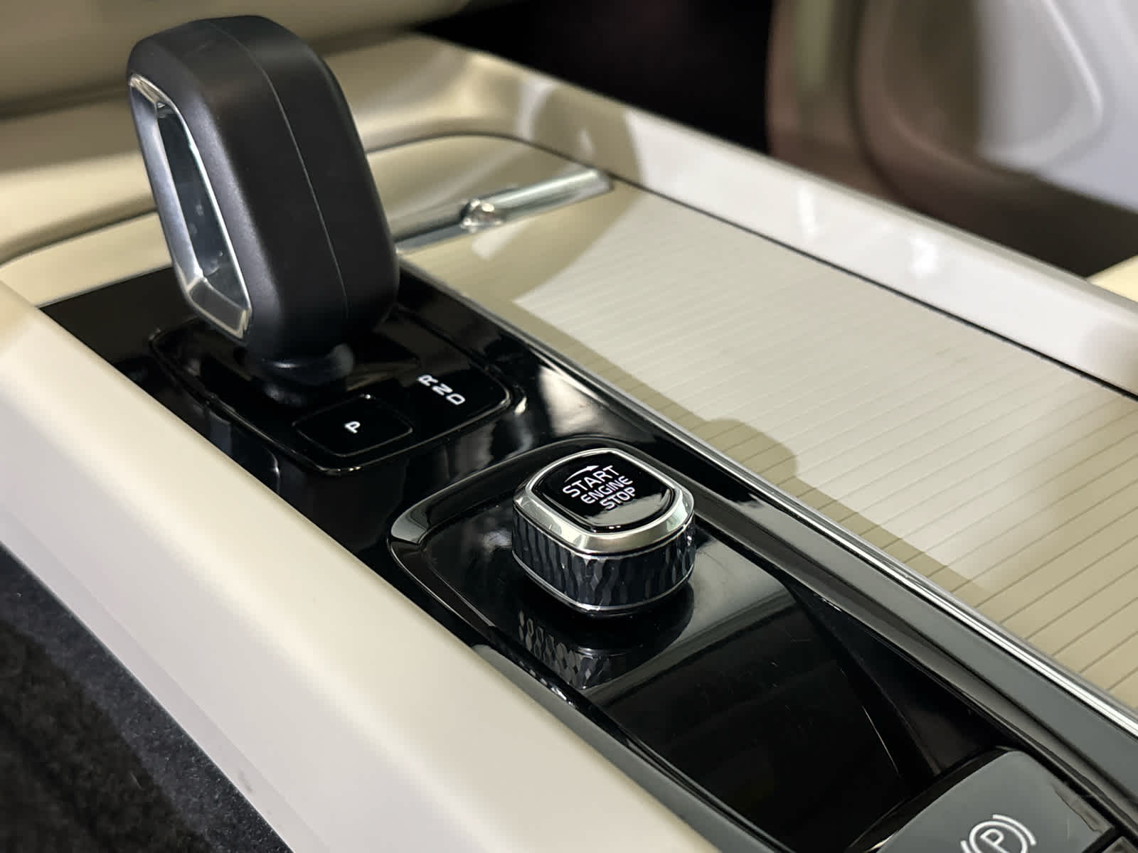 2023 Volvo XC60 Core