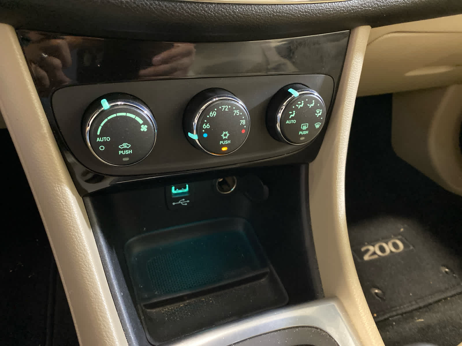 2013 Chrysler 200 Limited
