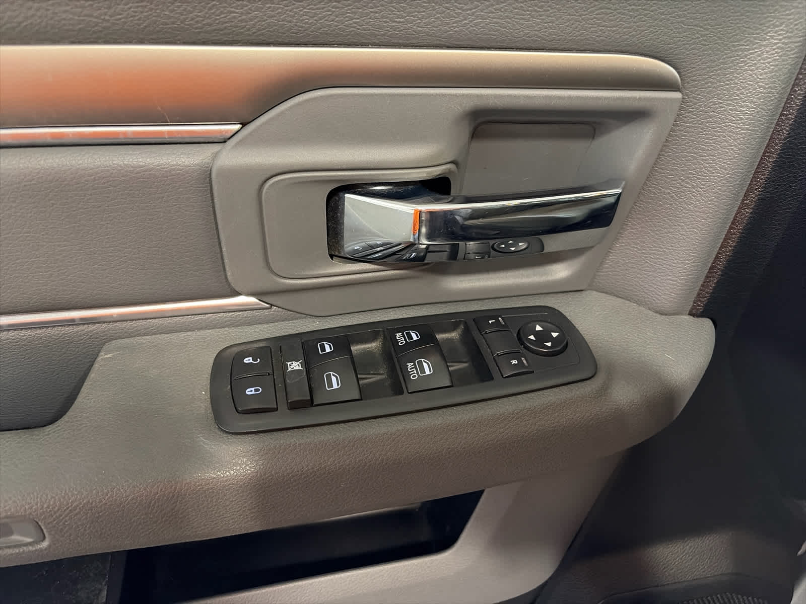 2018 RAM 1500 SLT