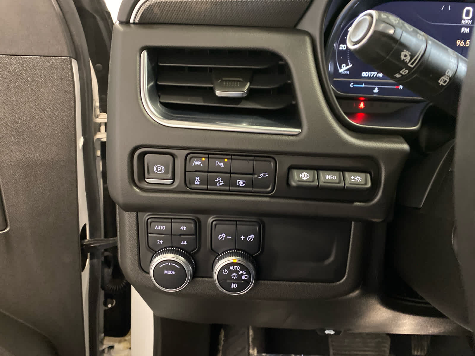 2022 GMC Yukon XL AT4