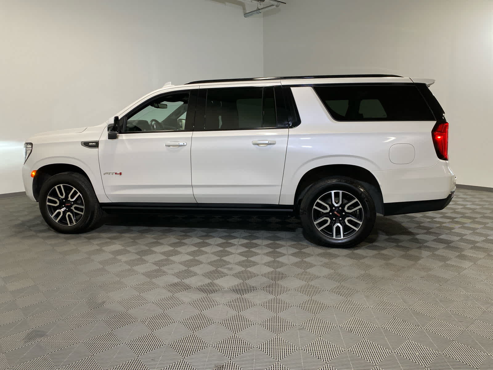 2022 GMC Yukon XL AT4