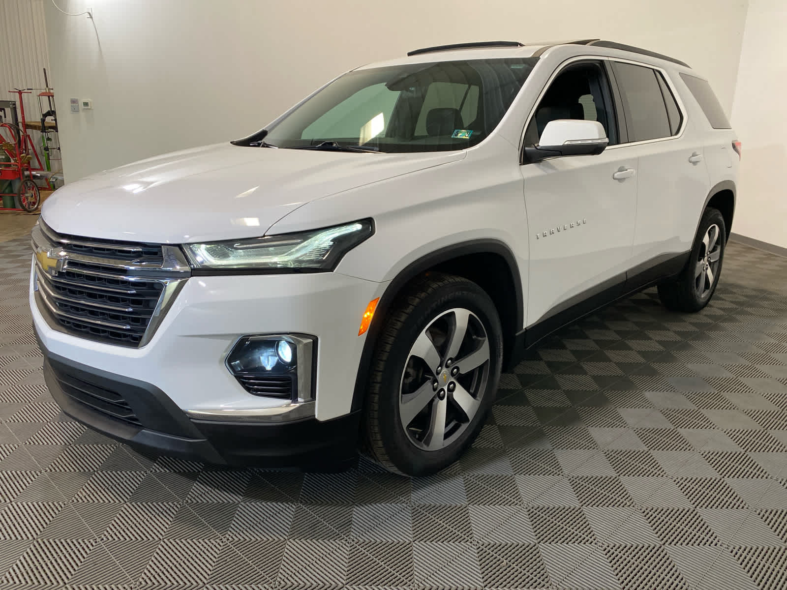 2023 Chevrolet Traverse LT Leather