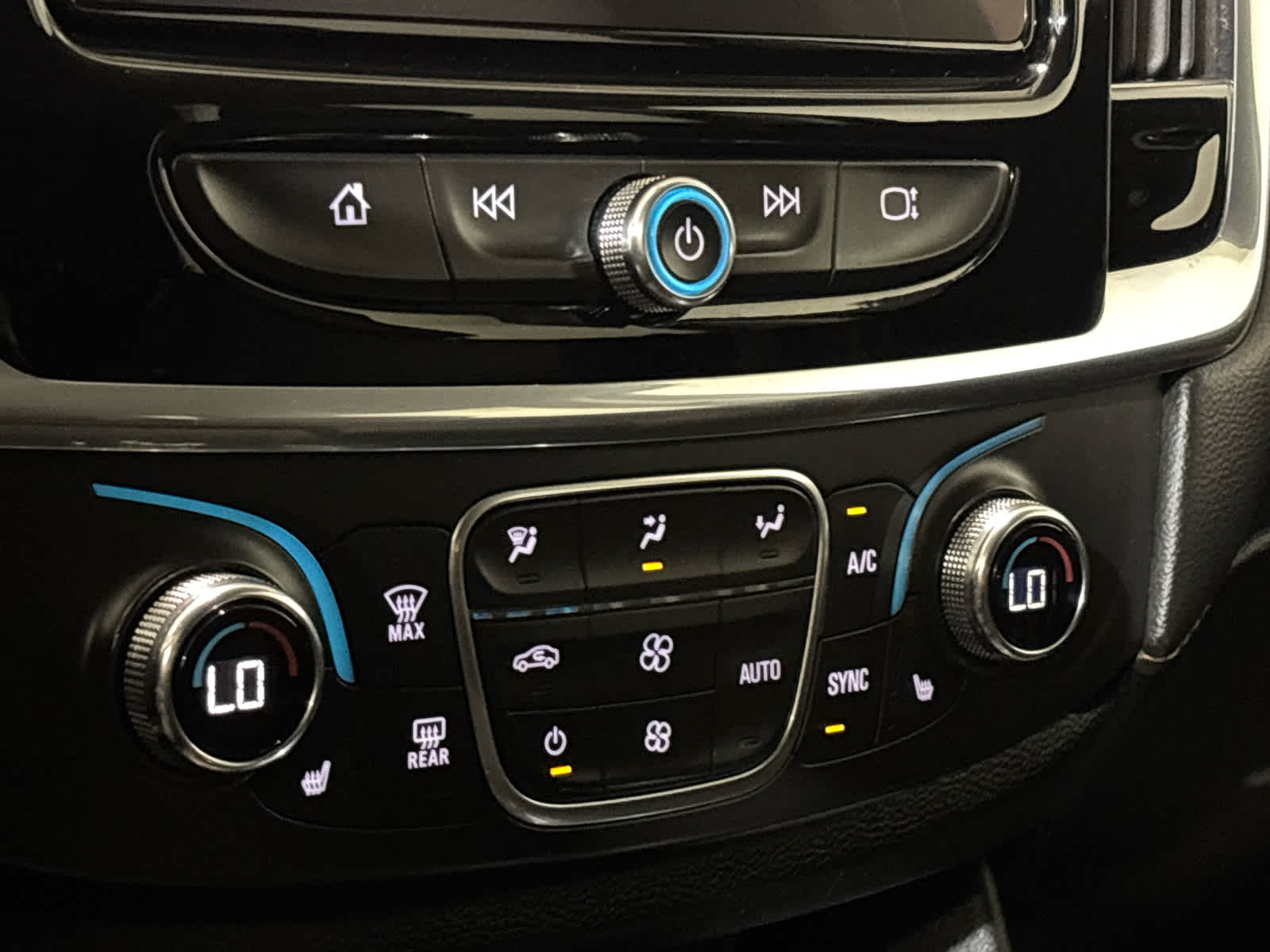 2020 Chevrolet Traverse LT Leather