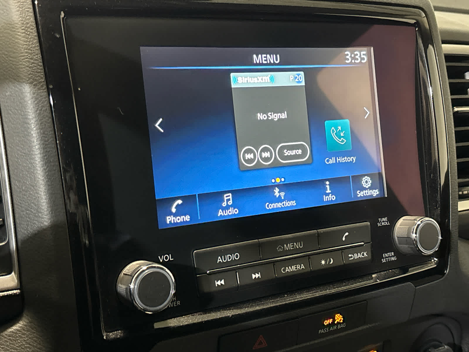 2023 Nissan Frontier SV