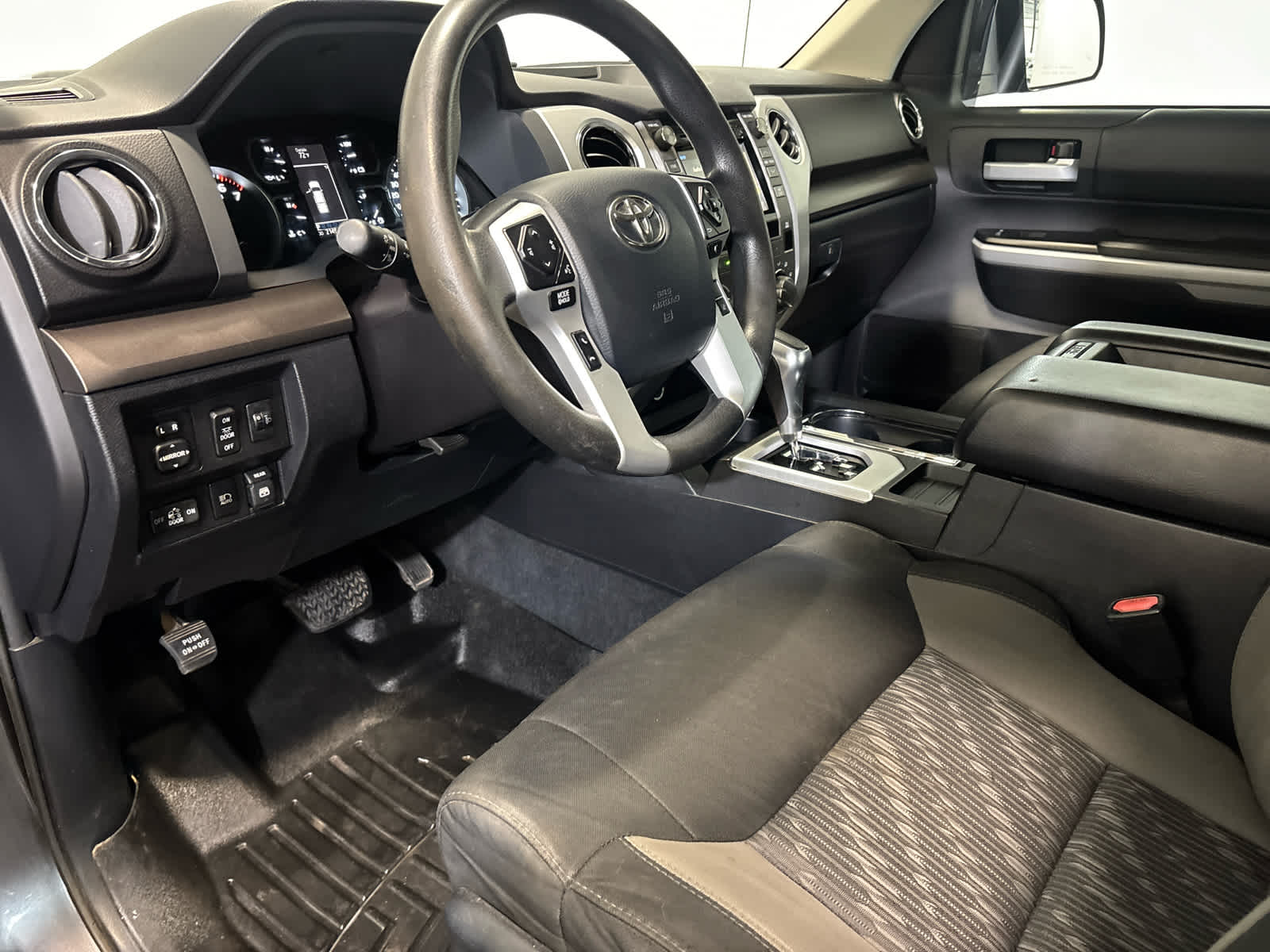 2018 Toyota Tundra 4WD SR5