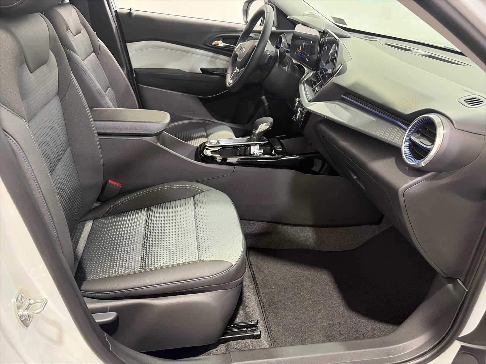 2026 Chevrolet Trax LT - Photo 32
