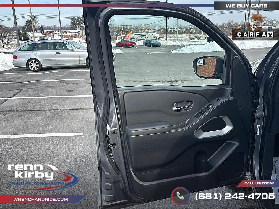 2022 Nissan Frontier SV